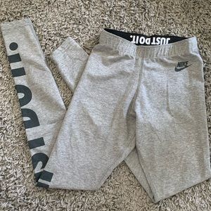 Nike Gray Leggings 🤍🤍🤍
